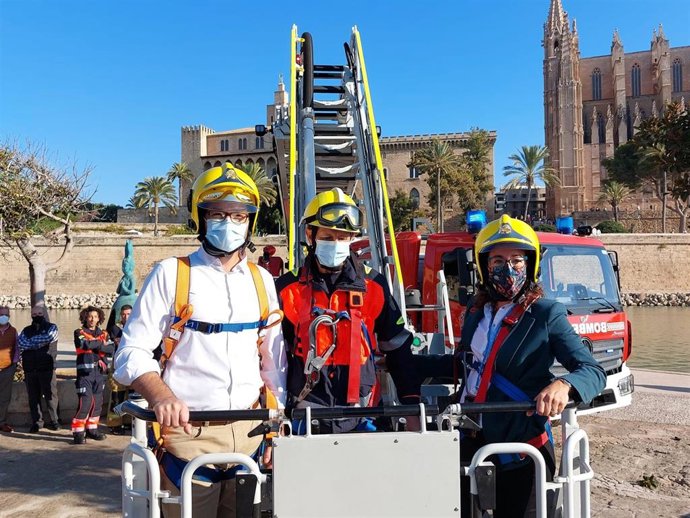 La nueva autoescalera de los Bomberos de Palma.