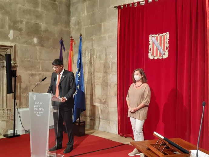 El reelegido síndico mayor, Joan Rosselló, en la toma de posesión del cargo este lunes en el Consolat de Mar, en un acto presidido por la prsidenta del Govern, Francina Armengol.