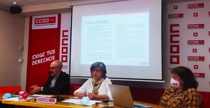 La secretaria general de CCOO Madrid, Paloma López, en el centro, presentado el Informe de la Pobreza en la Comunidad de Madrid