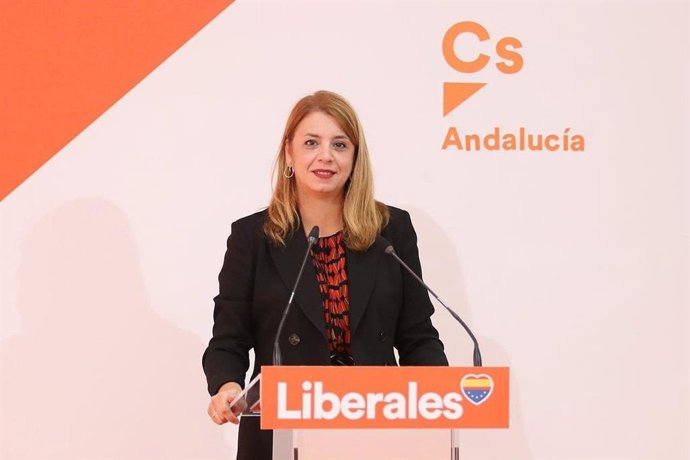 La secretaria de Programas de Ciudadanos (Cs) en Andalucía, Elena Sumariva, este lunes en rueda de prensa.