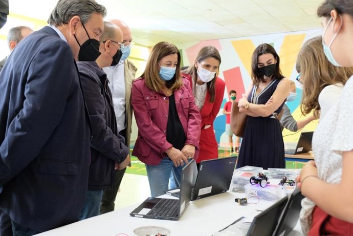 La viceconsejera de Educación y Deporte, María del Carmen Castillo, en una visita  al colegio de Infantil y Primaria Flor de Azahar del municipio malagueño de Cártama