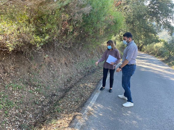 La diputada provincial Salomé Hidalgo y el alcalde de Jubrique, Alberto Jesús Benítez