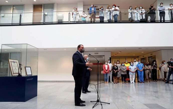 Adrián Barbón, en el HUCA