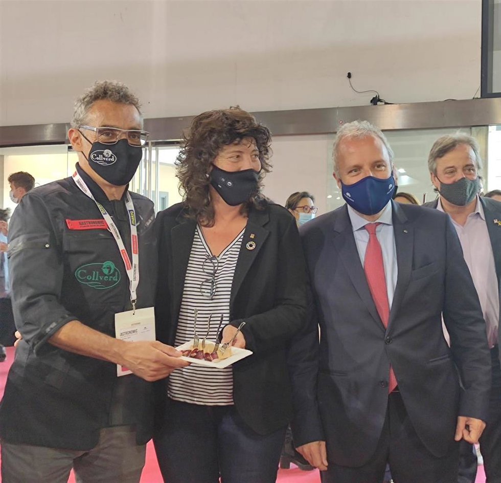 La consellera de Acción Climática, Alimentación y Agenda Rural de la Generalitat, Teresa jord, y el director de Fira de Barceona, Constantí Serrallonga, en la apertura del Gastronomic Forum Barcelona 2021