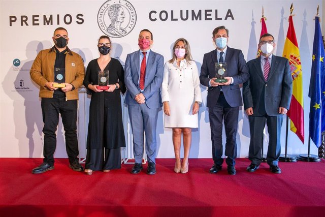 El presidente de la Fundación Dieta Mediterránea y consejero de Agricultura, Agua y Desarrollo Rural, Francisco Martínez Arroyo, preside el acto de entrega de los III Premios Columela.