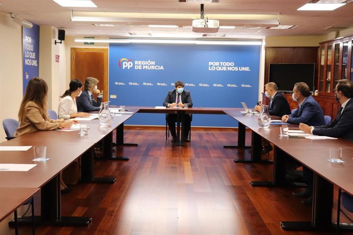 Comité de dirección del PPRM, presidido por Fernando López Miras