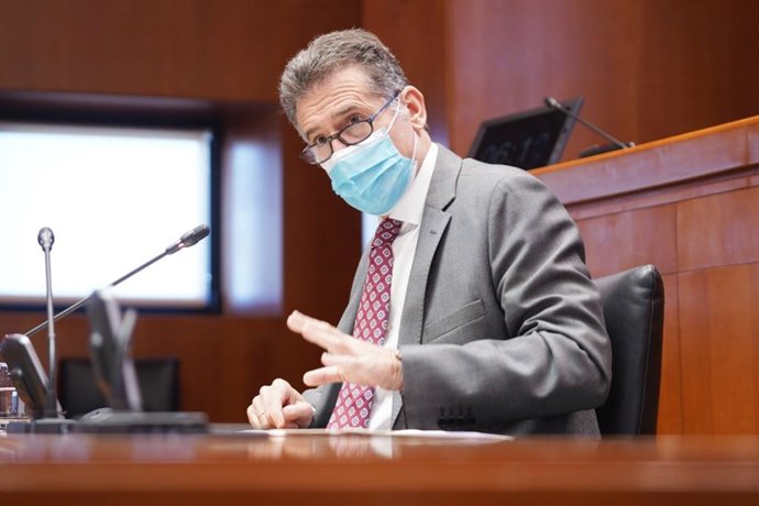 El presidente del Tribunal Superior de Justicia de Aragón, Manuel Bellido, en su comparecencia ante la Comisión Institucional y de Desarrollo Estatutario del Parlamento aragonés.