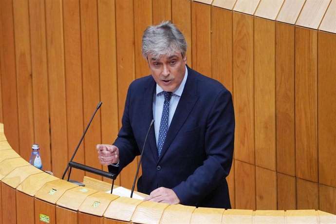El portavoz del PP en el Parlamento Gallego, Pedro Puy, durante el debate del Estado de la Autonomía de Galicia, en el Parlamento gallego, a 13 de octubre de 2021, en Santiago de Compostela, A Coruña, Galicia (España). El Parlamento de Galicia alberga e