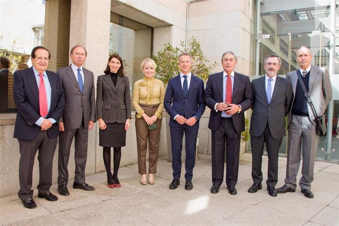 Ander Gil reúne a Esperanza Aguirre, Pilar Llop, Pío García Escudero y el resto de expresidentes del Senado.