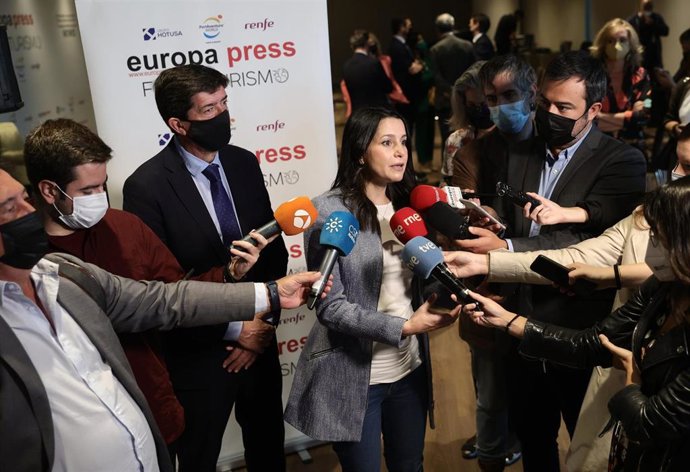 La presidenta de Cs, Inés Arrimadas, atiende a los medios tras celebrarse un Foro Turismo organizado por Europa Press en el Hotel Eurostars Madrid Tower.