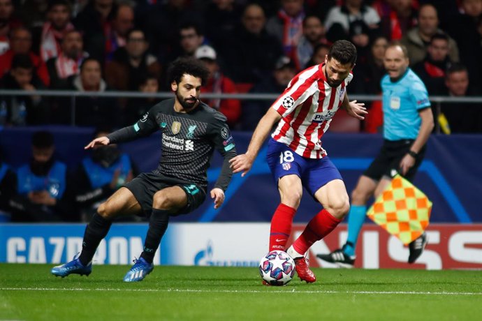 Archivo - Felipe Almeida Monteiro of Atletico Madrid and Mohamed Salah of Liverpool in action during the UEFA Champions League football match, round of 16, played between Atletico de Madrid and Liverpool FC at Wanda Metropolitano stadium on February 18,