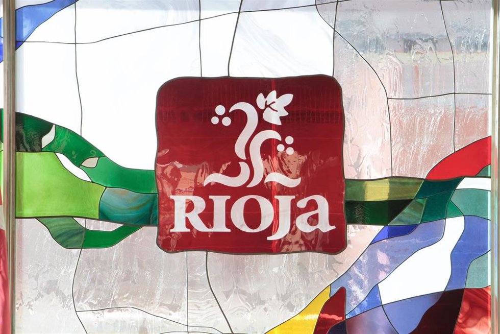 Archivo - Cristalera de la sede del Consejo Regulador De La Rioja, en Logroño, La Rioja, (España)