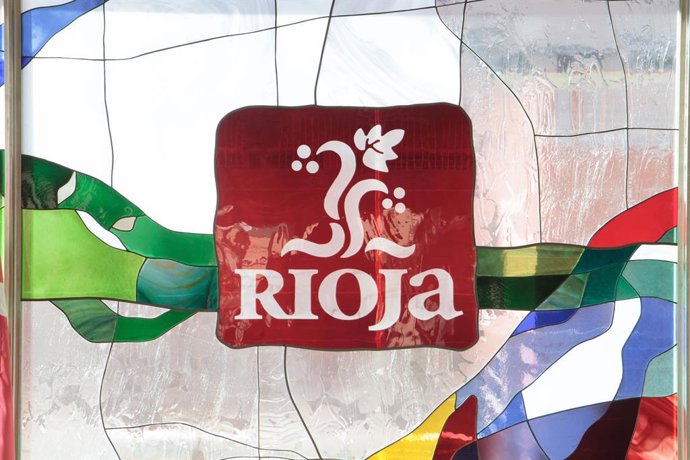 Archivo - Cristalera de la sede del Consejo Regulador De La Rioja, en Logroño, La Rioja, (España), a 9 de septiembre de 2020.