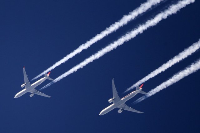 Aviones sobrevolando Londres, Reino Unido, a 12 de marzo de 2012.