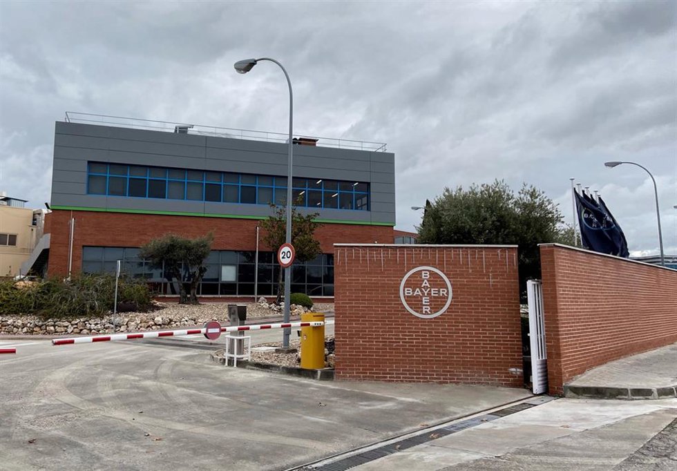 Archivo - Entrada a la sede en Madrid de Bayer, compañía químico-farmacéutica alemana, en Alcalá de Henares/Madrid a 20 de diciemrbe de 2019.