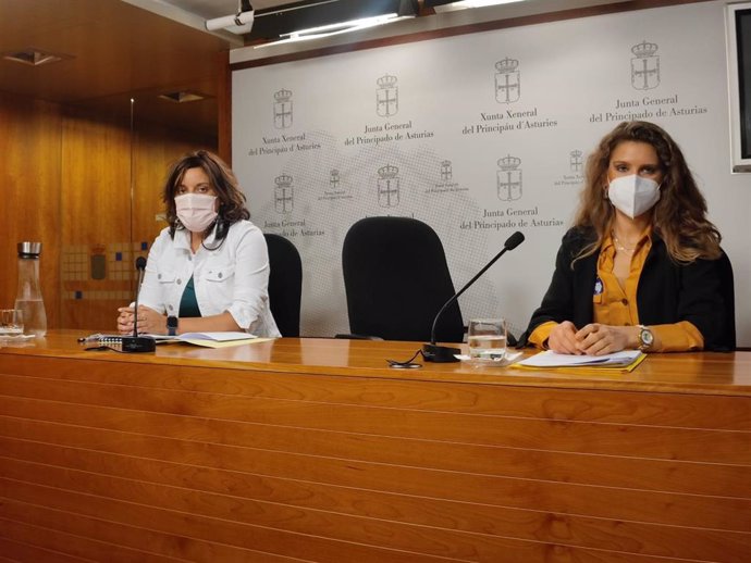 Beatriz Polledo y Mercedes Valtueña en rueda de prensa en la Junta General