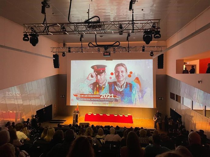 Imagen del inicio del acto del Día de les Esquadres