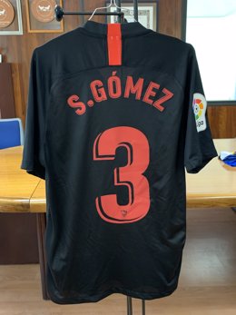 Camiseta que dona Sergi Gómez.