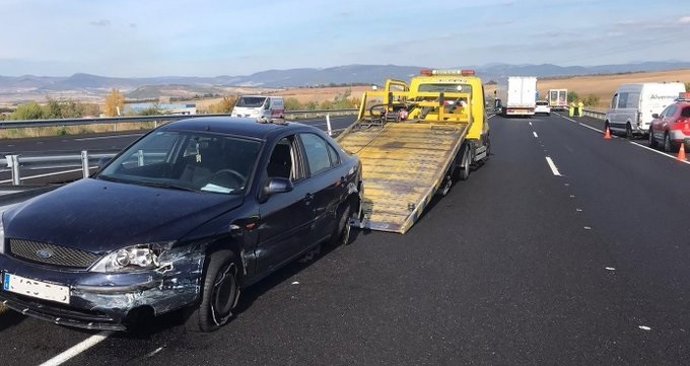 Imagen del vehículo tras sus salida de vía.