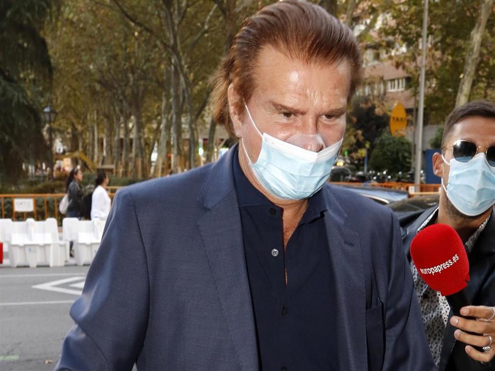 Edmundo Arrocet, en el funeral de Begoña Sierra