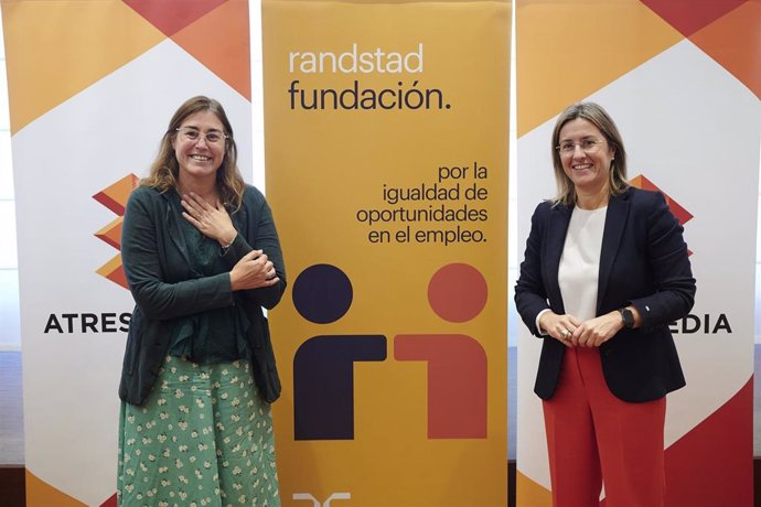 La directora General Corporativa y directora de la Fundación Atresmedia, Patricia Pérez, y la directora de Fundación Randstad, María Viver,