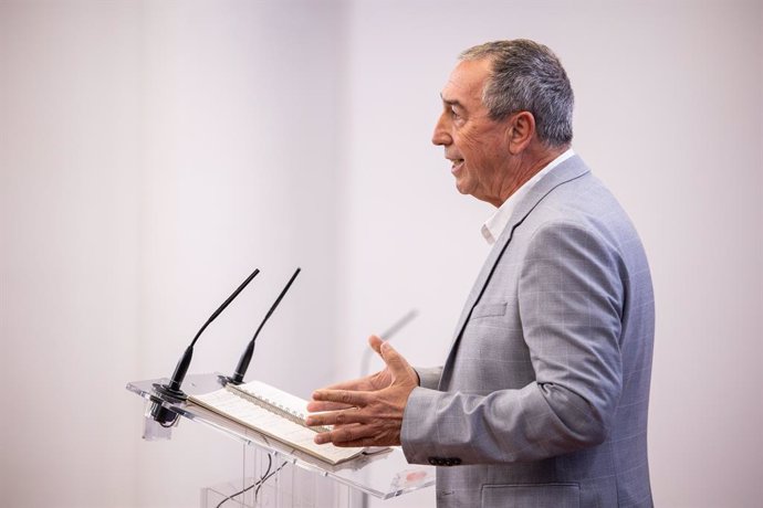 El diputat de Compromís en el Congrés, Joan Baldoví, durant una roda de premsa anterior a la Junta de Portaveus al Congrés dels Diputats, a 5 d'octubre de 2021, a Madrid, (Espanya). 