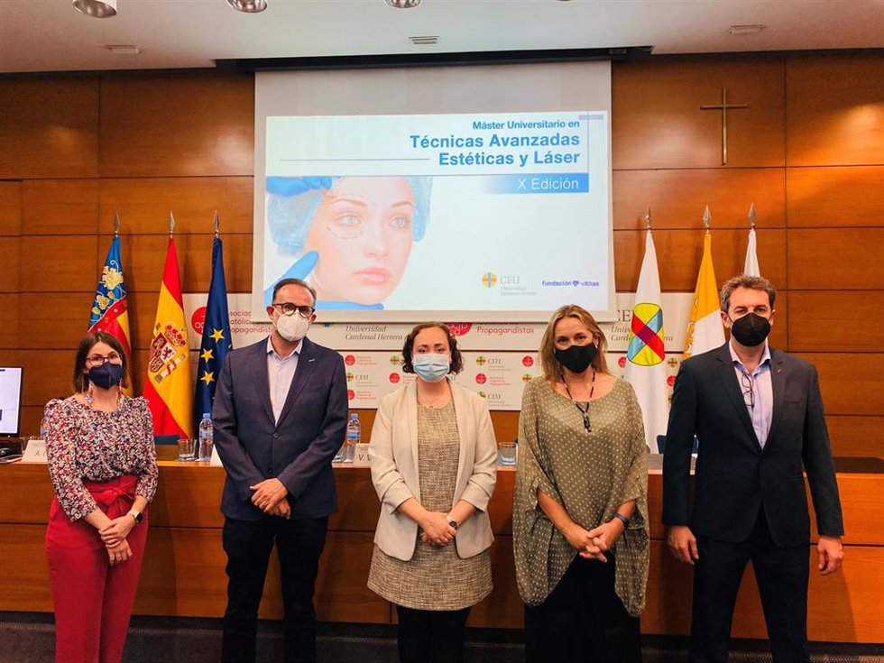 El Palacio de Colomina de Valencia acoge la inauguración de la X edición del Máster Universitario en Técnicas Avanzadas Estéticas y Láser, título impartido de forma conjunta por la Fundación Vithas y la CEU UCH de Valencia.