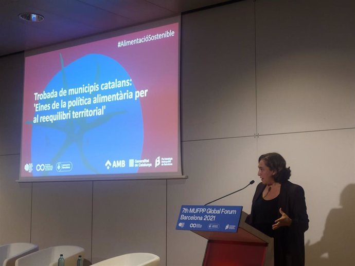 La alcaldesa del Ayuntamiento de Barcelona, Ada Colau, en la apertura insitucional del encuentro de municipios catalanes 'Herramientas de la política alimentaria para el reequilibrio territorial'.
