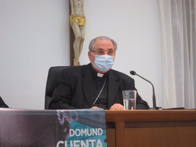 El arzobispo de Mérida-Badajoz, Celso Morga, en rueda de prensa