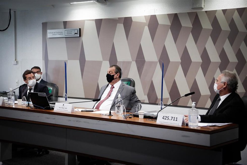 Archivo - El presidente de la CPI, el senador Omar Aziz (en el centro de la imagen)