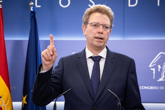 El portavoz del PDeCAT en el Congreso, Ferran Bel, durante una rueda de prensa anterior a la Junta de Portavoces en el Congreso