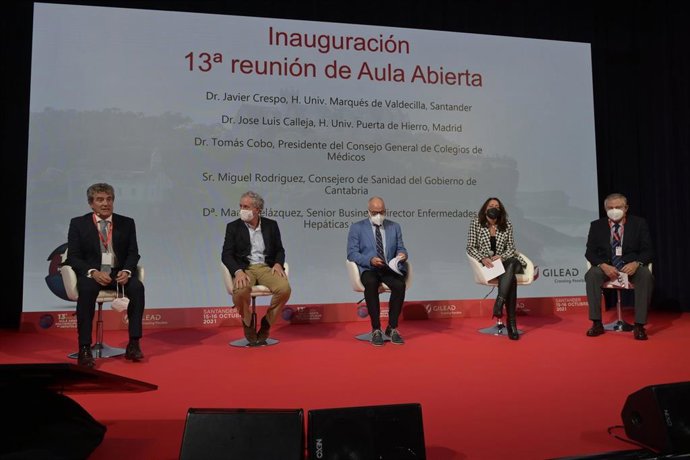 Participantes edn el Aula Abierta Multidisciplinar en Hepatología, celebrada en Santander el 15 y 16 de octubre