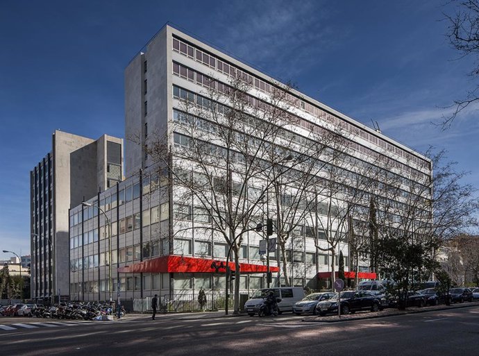 Archivo - Edificio 'El Cubo' de oficinas de Madrid