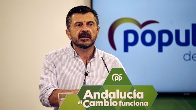 El vicesecretario general del PP-A, Toni Martín, este martes en rueda de prensa.