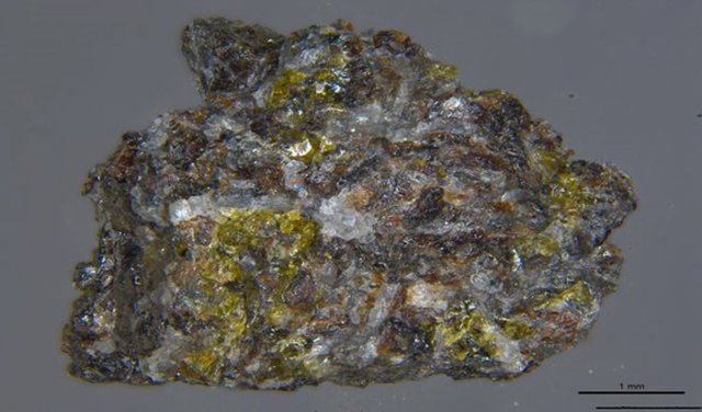 Las estereomicrografías de clastos basálticos típicos de la muestra lunar Chang'E 5.