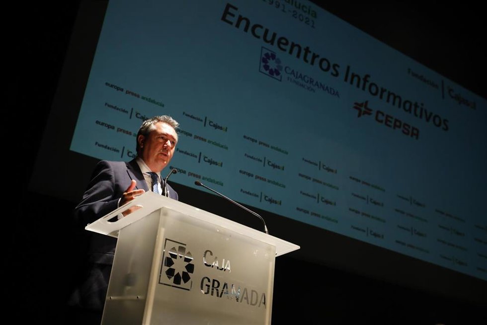El secretario general del PSOE-A y alcalde de Sevilla, Juan Espadas, en los encuentros informativos de Europa Press Andalucía, a 19 de octubre 2020 en la sede del Centro Cultural CajaGranada Granada (Andalucía). Europa Press Andalucía celebra este mart
