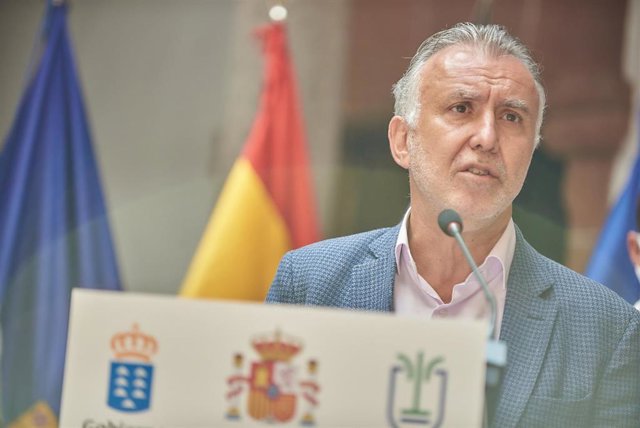 El presidente de Canarias, Ángel Víctor Torres, durante una rueda de prensa tras la reunión del Comité Director del Plan de Prevención de Riesgo Volcánico en Canarias (Pevolca), en la sede del Cabildo Insular de La Palma, a 3 de octubre de 2021, en La Pal