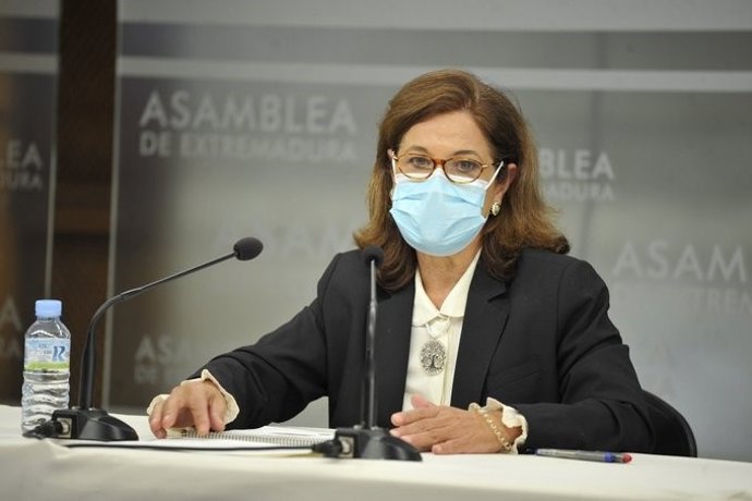 La vicepresidenta primera y consejera de Hacienda y Administración Pública, Pilar Blanco-Morales, en la presentación de los PGEx 2022 en la Asamblea de Extremadura