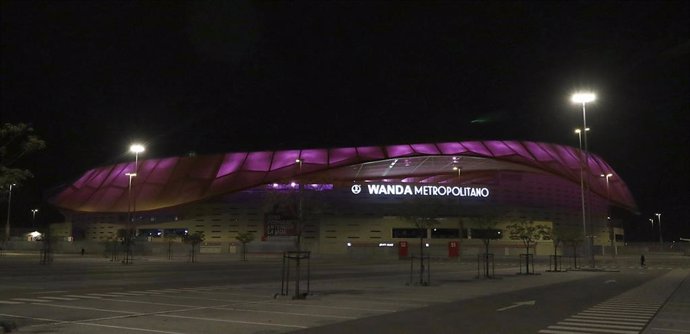 Archivo - El Estadio Wanda Metropolitano teñido de rosa con motivo del Día Mundial de la Lucha contra el Cáncer de Mama