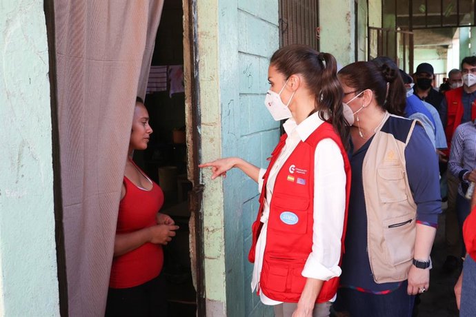 Archivo - La Reina Letizia durante su viaje de cooperación a Honduras en diciembre de 2020
