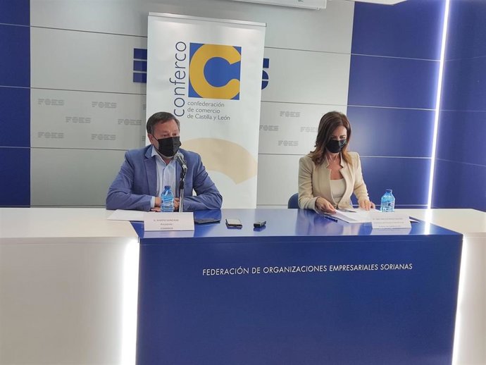 Adolfo Sainz y Ana Carlota Amigo analizan la situación del sector del comercio en Castilla y León.