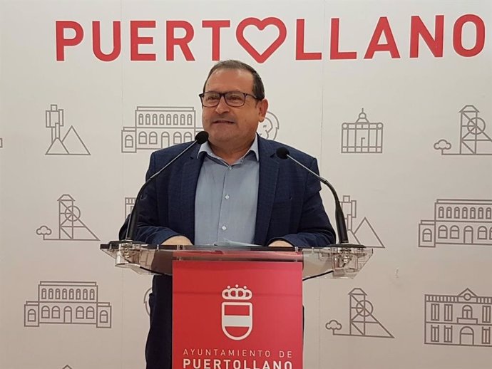 El alcalde de Puertollano, Adolfo Muñiz, hace balance de los 100 días de su mandato al frente del Ayuntamiento.