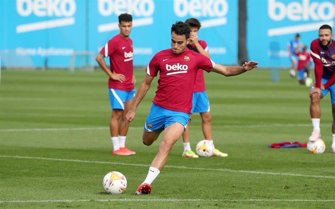 El jugador del FC Barcelona Eric Garcia en un entrenamiento de la temporada 2021/22 en la Ciutat Esportiva Joan Gamper