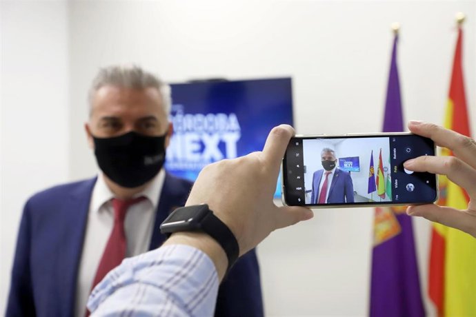 El delegado de Programas Europeos y Administración Electrónica de la Diputación de Córdoba, Víctor Montoro, en la rueda de prensa.