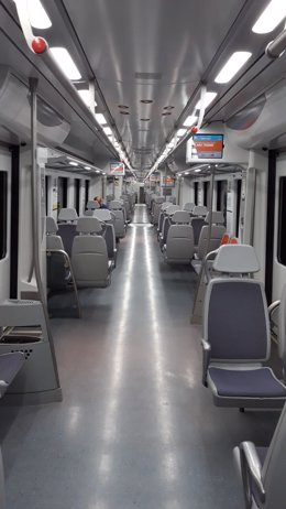 Archivo - Interior de un tren de Rodalies