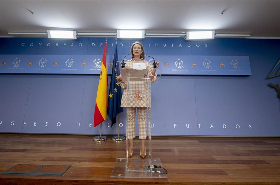 La portavoz parlamentaria del PP, Cuca Gamarra, durante una rueda de prensa posterior a una reunión de la Junta de Portavoces en el Congreso de los Diputados.