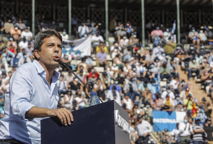 El presidente del PP en Comunidad Valenciana, Carlos Mazón, en el acto de clausura de la Convención Nacional del PP, en la Plaza de Toros de Valencia, a 2 de octubre