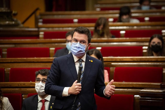 El president de la Generalitat, Pere Aragons, interviene en el pleno del Parlament. ARCHIVO.
