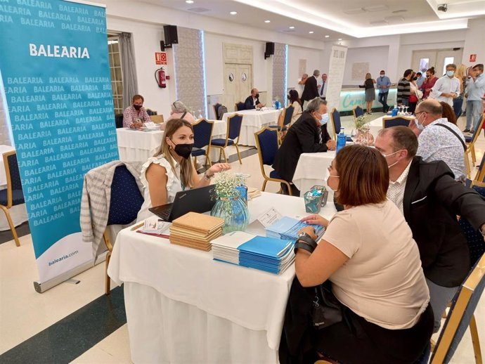 El Patronato Provincial de Turismo de Granada ha organizado un encuentro profesional para poner en contacto a proveedores y vendedores locales para concebir y comercializar nuevos productos turísticos.