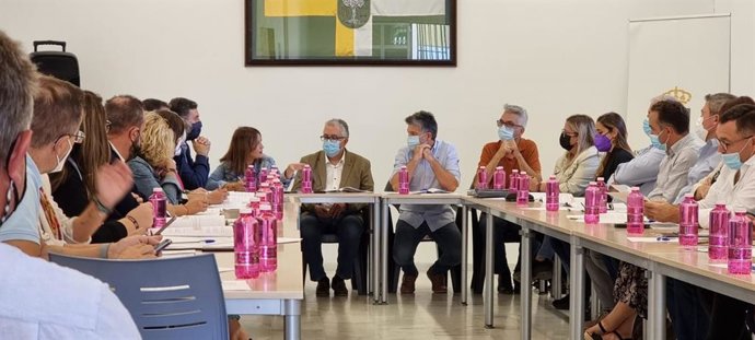 Reunión de alcaldes del Aljarafe sevillano con la plantilla del Hospital de San Juan de Dios de Bormujos (Sevilla)